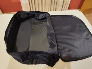 Maleta de viaje azul y gris