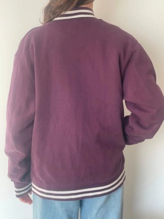 Chaqueta Carhartt Morada con Rayas Blancas