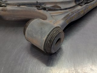BRAZO SUSPENSION INFERIOR DELANTERO IZQUIERDO MER