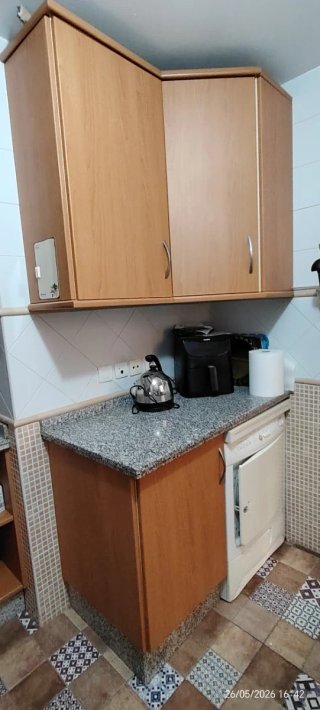 Muebles cocina cerezo y encimera granito