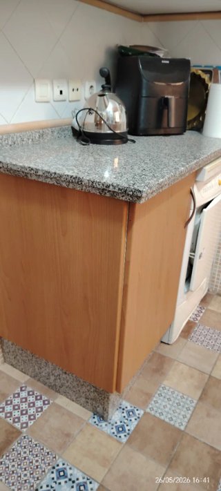 Muebles cocina cerezo y encimera granito