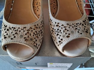 Sandali tacco pelle scamosciata beige n.35
