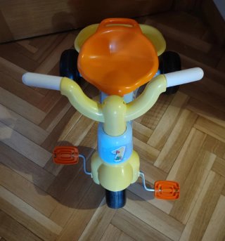 Triciclo infantil con diseño de animales