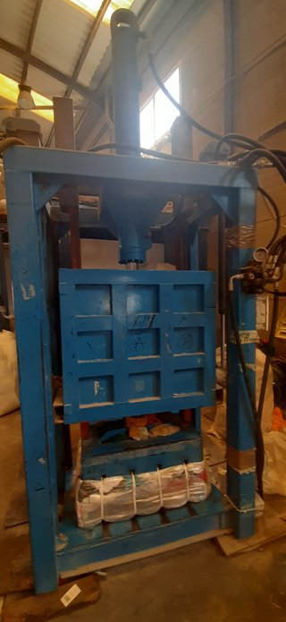 Traspaso negocio venta ropa segunda mano