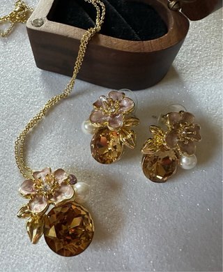 Set gioielli fiore oro con cristalli