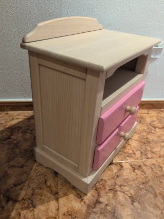 Mesita de noche beige y rosa