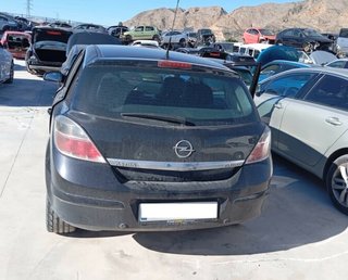480086 puerta delantera derecha opel astra h ber.