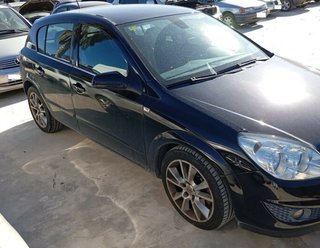 480086 puerta delantera derecha opel astra h ber.
