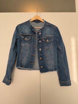 Chaqueta vaquera con tachuelas