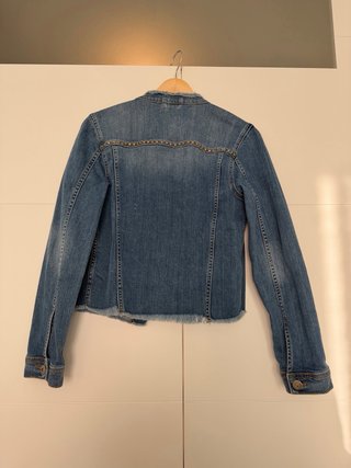 Chaqueta vaquera con tachuelas
