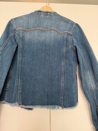 Chaqueta vaquera con tachuelas