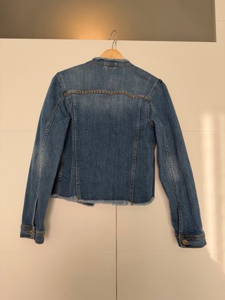 Chaqueta vaquera con tachuelas