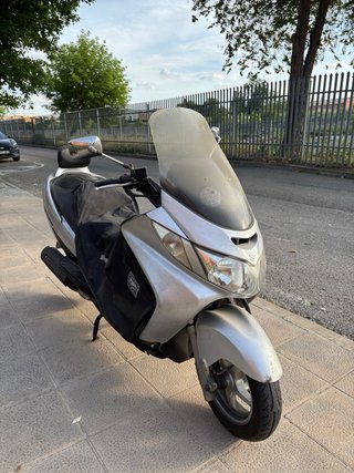 Suzuki Burgman 400cc Plata