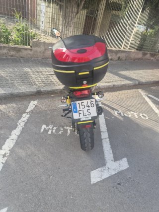 Daelim Roadwin 125 Negra y Amarilla