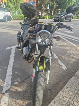 Daelim Roadwin 125 Negra y Amarilla