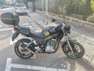Daelim Roadwin 125 Negra y Amarilla