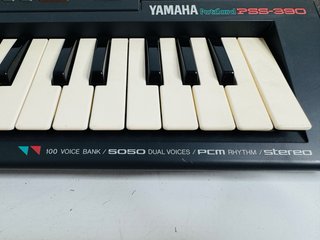 Yamaha Portasound PSS-390 FM Synth Digital de segunda mano por 50
