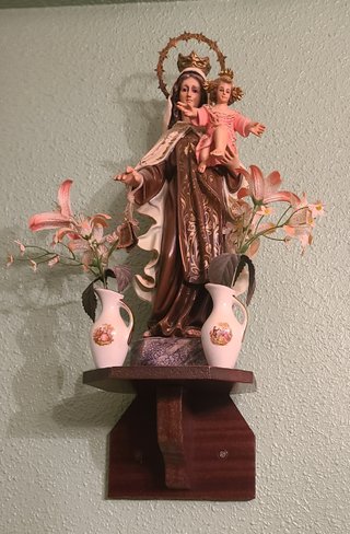 Virgen del Carmen con peana