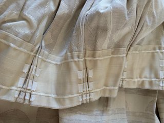 Cortinas beige con estampado