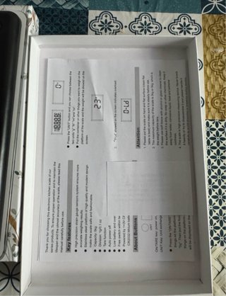 Bilancia da cucina con decoro floreale