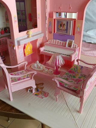 Casa Barbie con muñecas