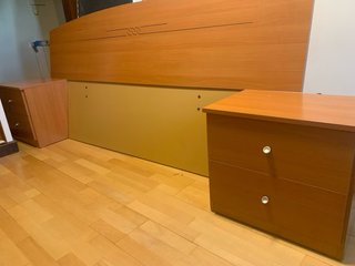 Cabecero 135x190 y 2 mesillas madera