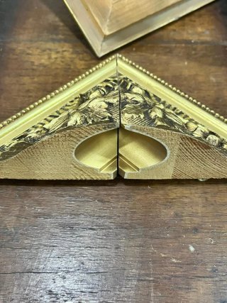 Remates dorados decorativos