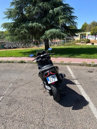 Kymco AK 550 Maxi Scooter Negra