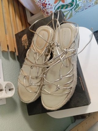 Sandalias doradas Bershka talla 37