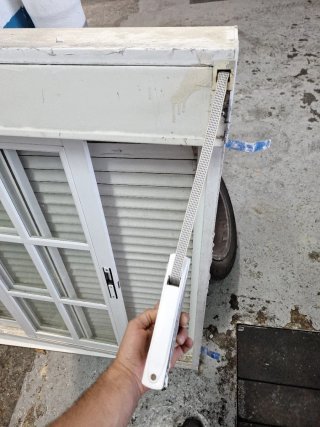 Ventana corredera con persiana
