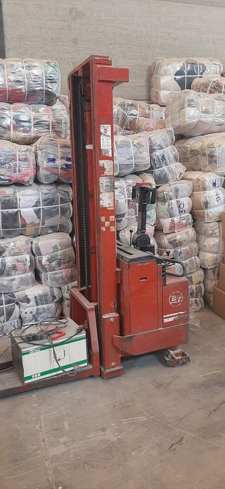 Traspaso negocio venta ropa usada por mayor