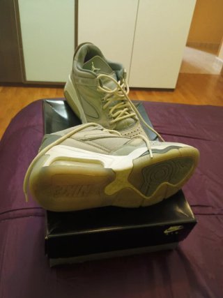 Jordan Bajas Grises y Blancas