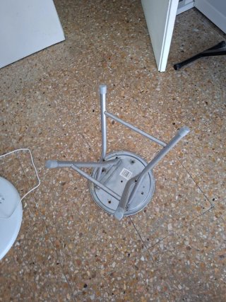 Taburete plegable plateado