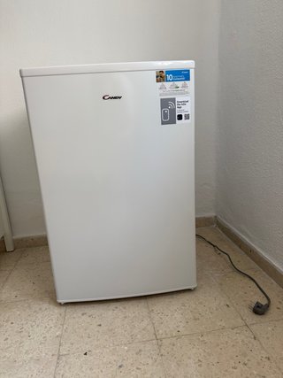 Mini frigorifero Candy con congelatore nuovo