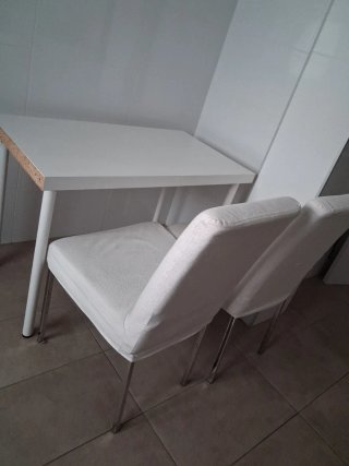 Mesa y 2 Sillas Blancas