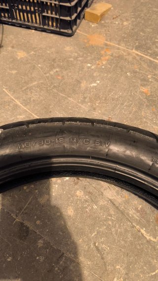 Neumático Pirelli Sport Demon 110/90-18