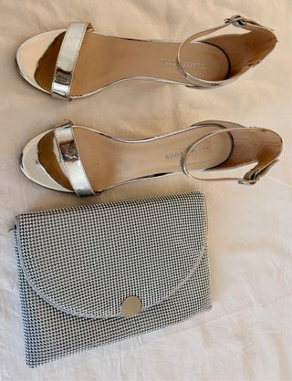 Sandalias y bolso fiesta plateados Nº 38
