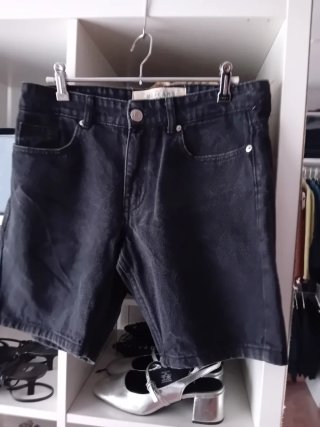 Pantalón corto negro y regalo 2 prendas