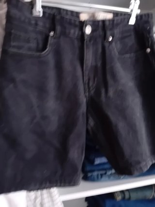 Pantalón corto negro y regalo 2 prendas