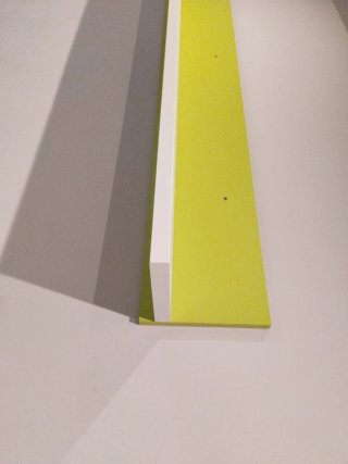 Estantería verde y blanca