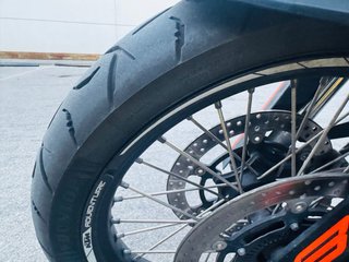 KTM 890 Adventure 2022 negra y gris