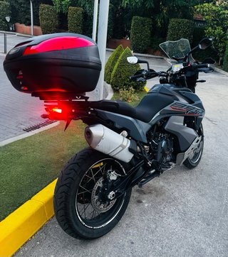 KTM 890 Adventure 2022 negra y gris