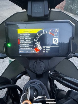 KTM 890 Adventure 2022 negra y gris