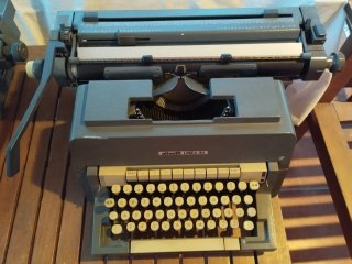 Máquina de escribir Olivetti Linea 98