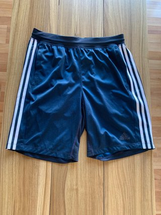 Pantalones cortos Adidas con rayas blancas