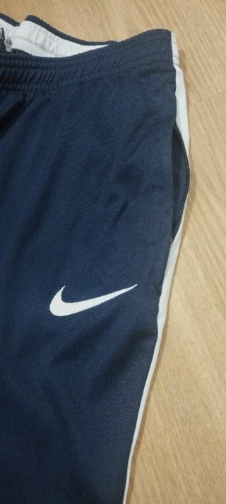 Pantalón Nike Azul con Raya Blanca