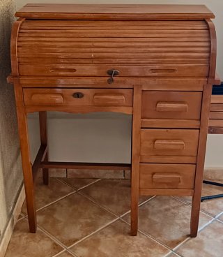 Escritorio antiguo de madera