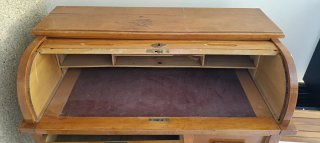Escritorio antiguo de madera