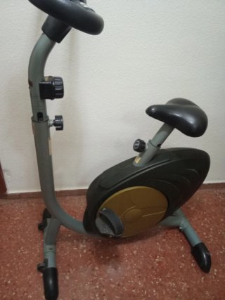 Bicicleta Estática Ajustable  urge vender  negocia