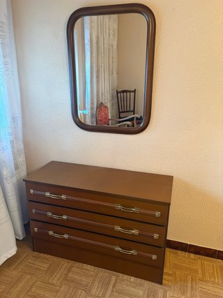 !URGE VENTA! Dormitorio vintage en buen estado.